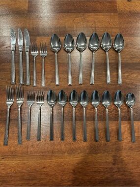 National Stainless Bell Wood Pattern
Scroll Edge 23 Piece Flatware